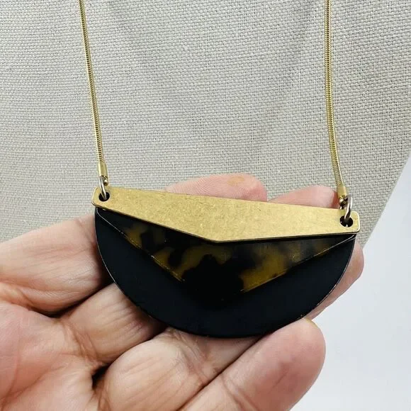 Madewell Gold Tone Faux Tortoise Pendant Necklace Nine West Faux Tort Earrings - Picture 4 of 8